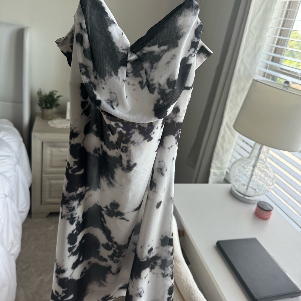 Pitaya Monochrome Strapless Dress